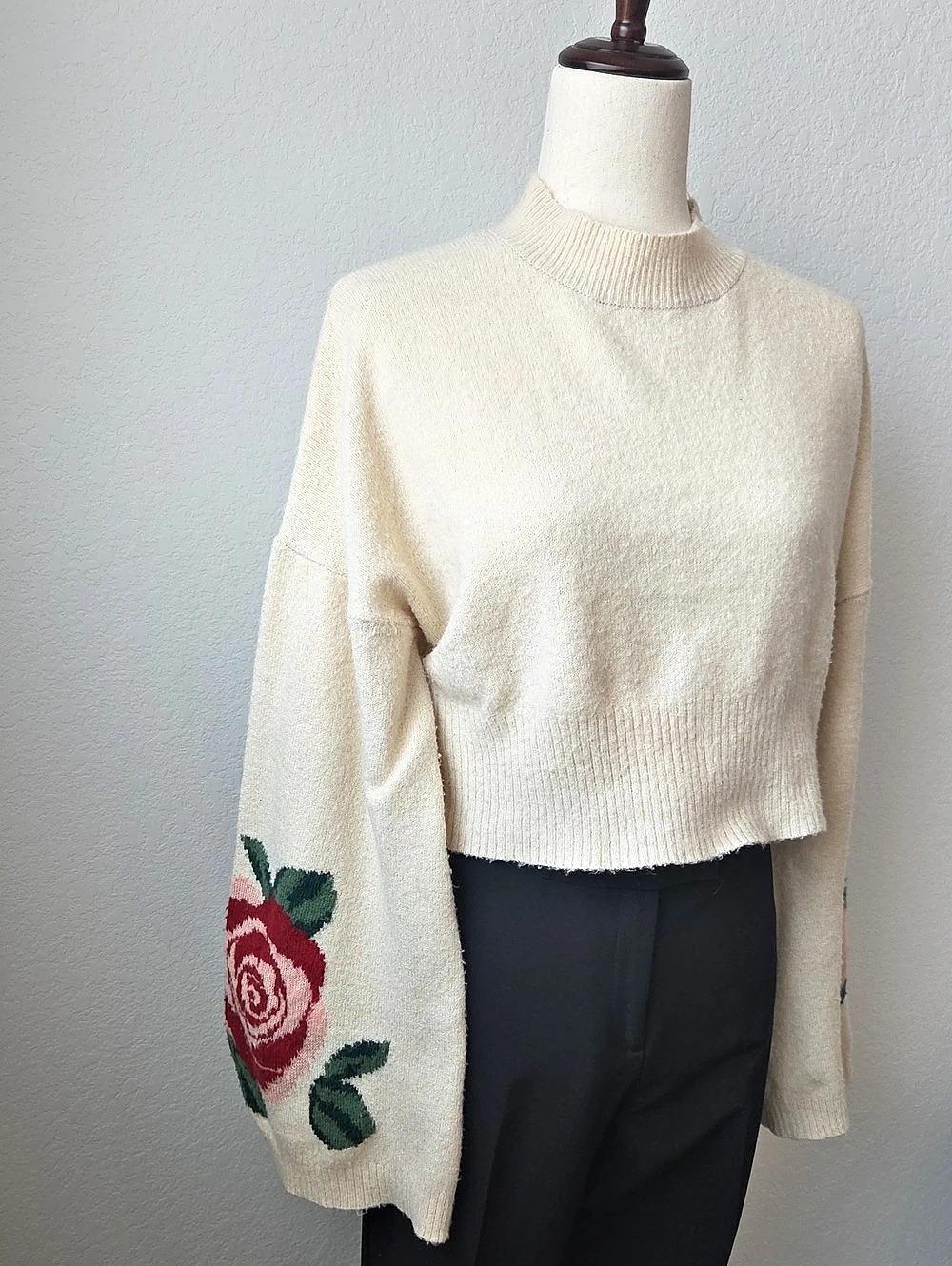H&M Medium Floral Rose Cropped Sweater Cream & Red Pagoda Cape Big Sleeves